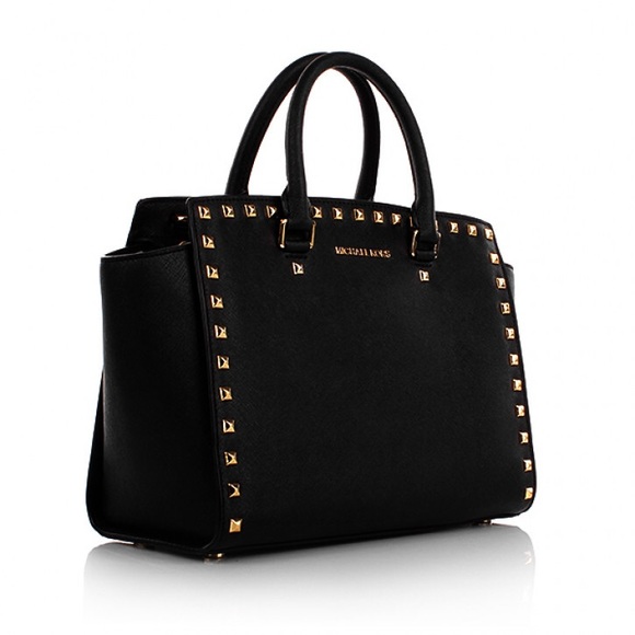 Michael Kors Handbags - 🔅Black Micheal Kors Selma Purse🔅